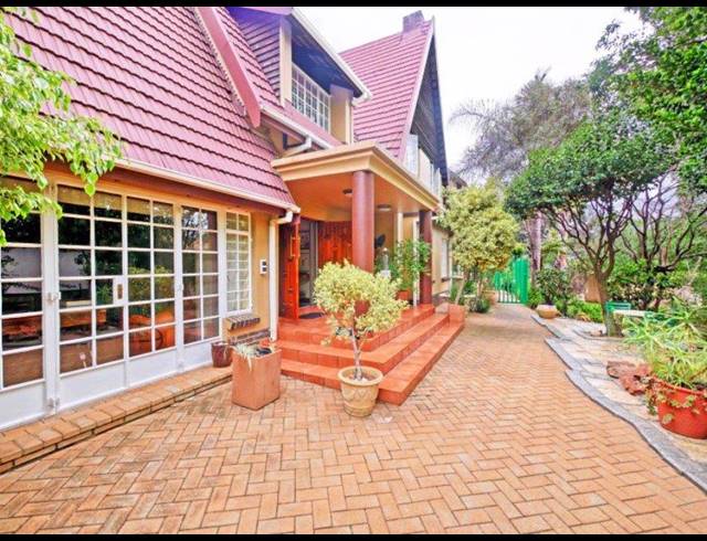 BEDROOM HOUSE FOR SALE IN BRYANSTON